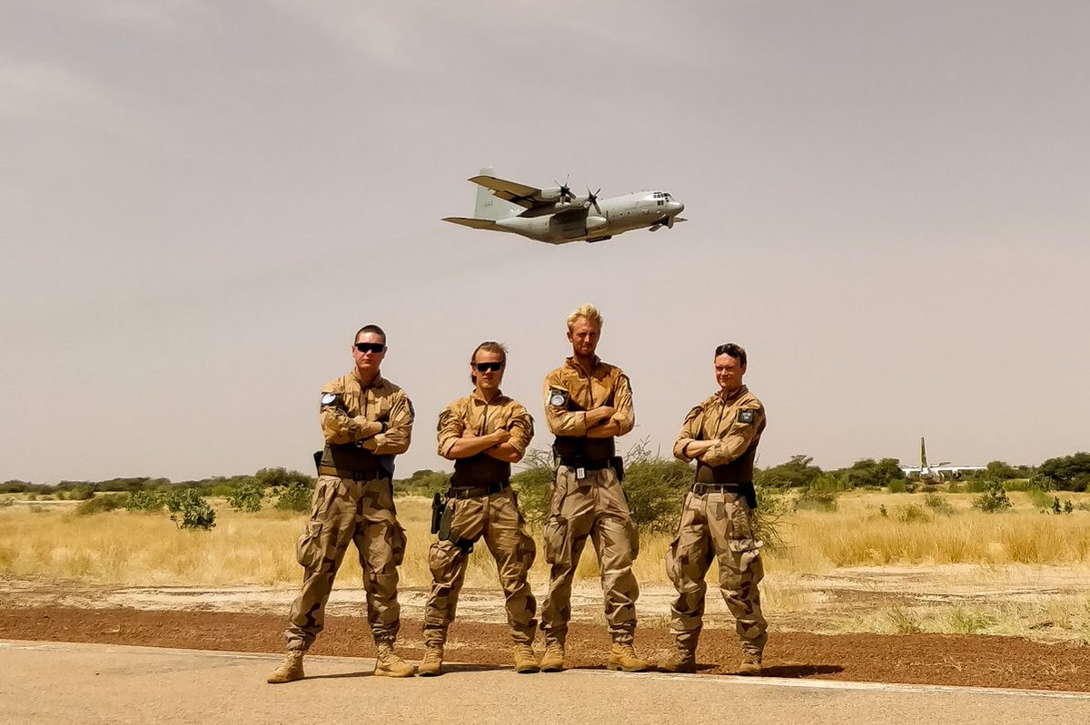 SemperMiles's tweet photo. "...en C-130 från F 7 Såtenäs [har] flugit ner för att lyfta gods mellan huvudstaden Bamako och Timbuktu under några dagar..." Gamla trogna TP 84, Hercules! https://t.co/xysM5csAMd
#luftbro #malistyrkan #minusma #unmali #fredsbevarande #peacekeeping #försvarsmakten #svfm https://t.co/XV91C5hyO2