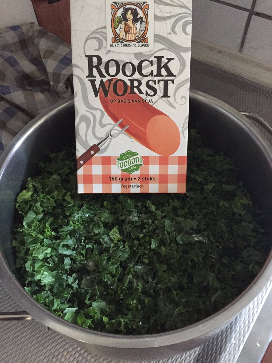 MichelBaljet's tweet image. Dit zou verboden moeten worden, de namen van deze producten dan. 

Gelderse worst, Roock worst, smokey beef, rul gehackt, gerookte speckjes, vegetarische kip-shoarma, bratwurst, gehacktbal. 

Alle van de @VegaSlager, alle nul met vlees te maken.