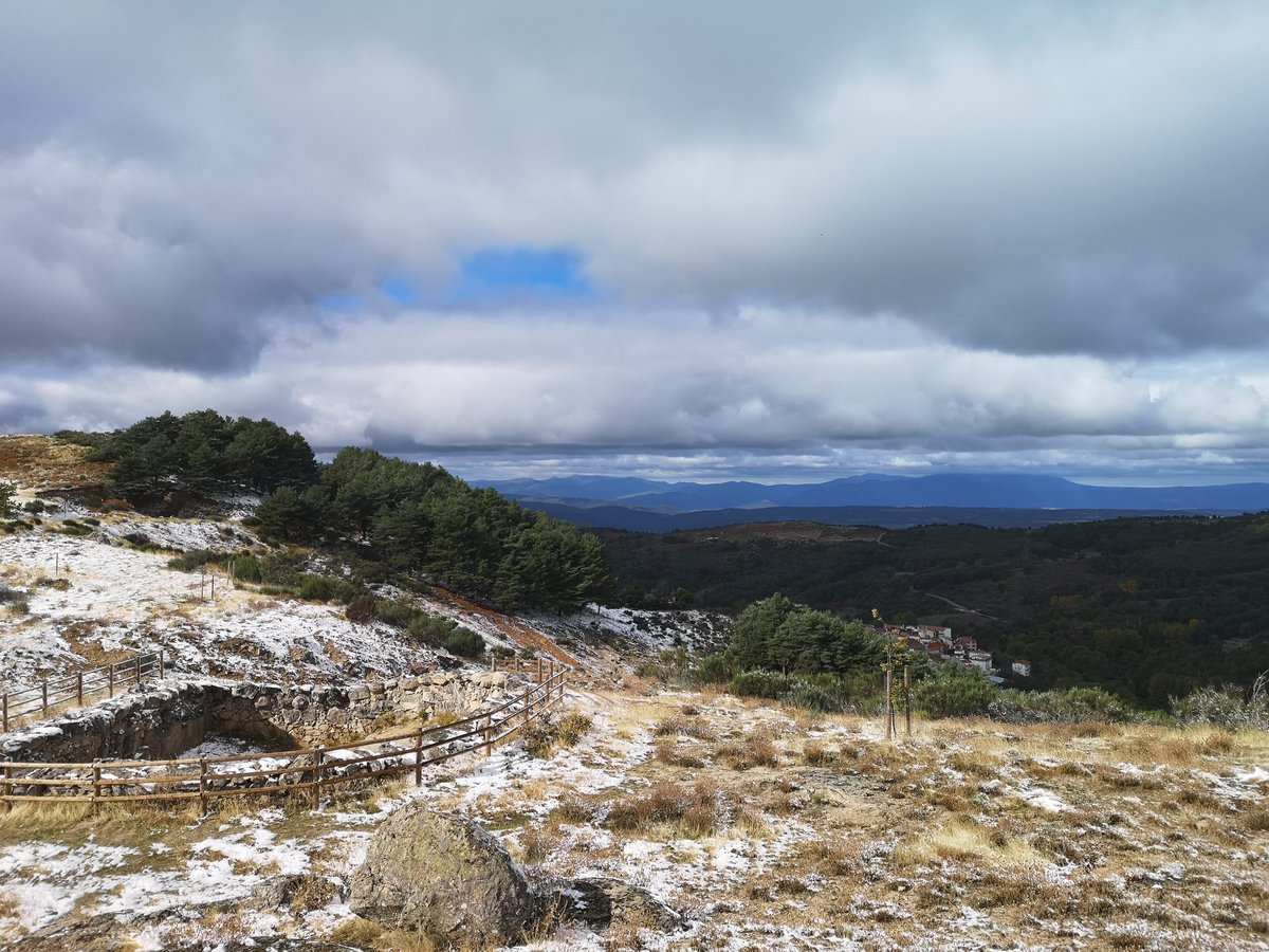 Las primeras nieves de Otoño en Extremadura Hoy pozo de Nieve y corral de Lobos en La Garganta