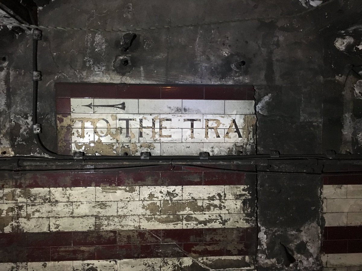 C20thPosters's tweet photo. #FadingFonts at the closed Down Street tube station. Now trains have stopped here since the 1920s @DesignMuseum @ghostsigns #FontSunday https://t.co/G979rA2pDl