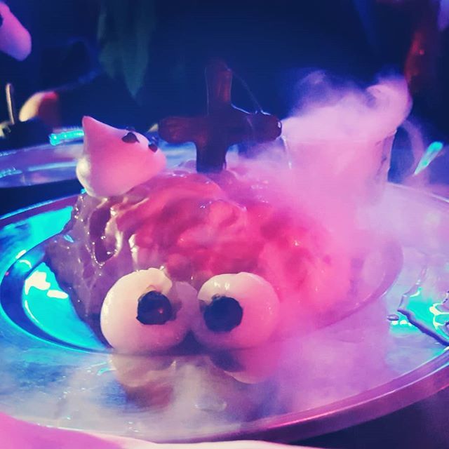 Het toetje van gisteravond. Was een fantastische Halloween dinner party van <a href="/amsterdamspook/">Amsterdam Spook</a> !

#halloween #halloweenfeest #amsterdamlife #foodporn instagram.com/p/BpfZxVWCamp/