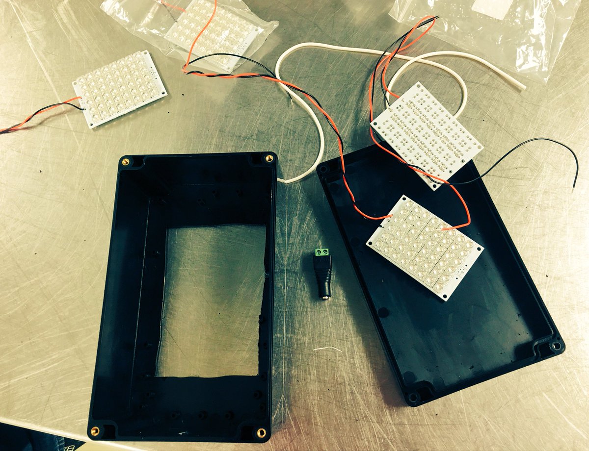 aramataTM's tweet image. And then I built a blue light transilluminator with @bioCURIOUSlab - bringing it back for @RhizomeAsso 🎉💙
#communitybio #globalbiosummit