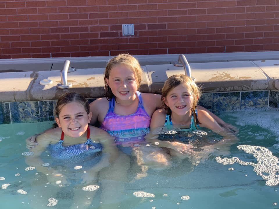 krista_miller's tweet photo. Great teambuilding in the hotel at MonsterBash this weekend!!  @PlayMSP #TopekaAngels10U #2018MonsterBash https://t.co/TJls7GVpfG