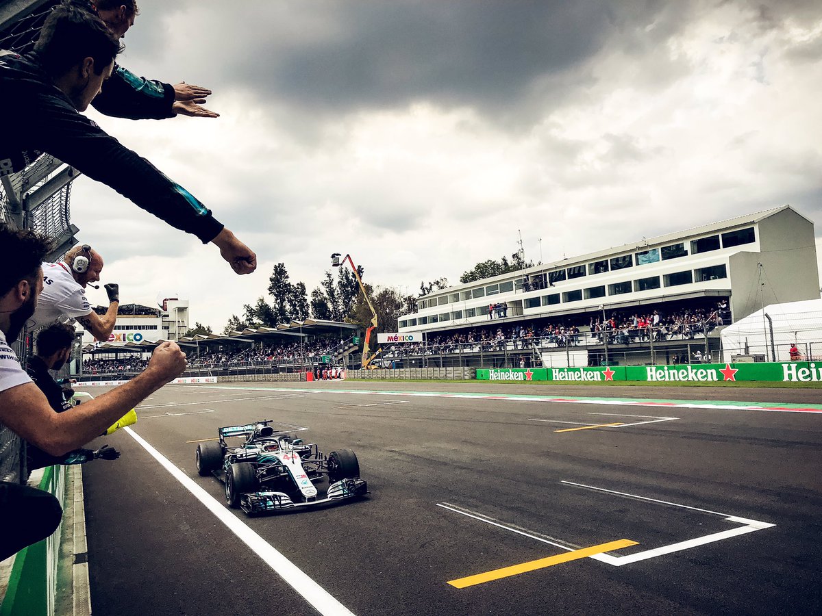 CHAMPION OF THE WORLD!!!!!

#MexicoGP 🇲🇽 #HiFive