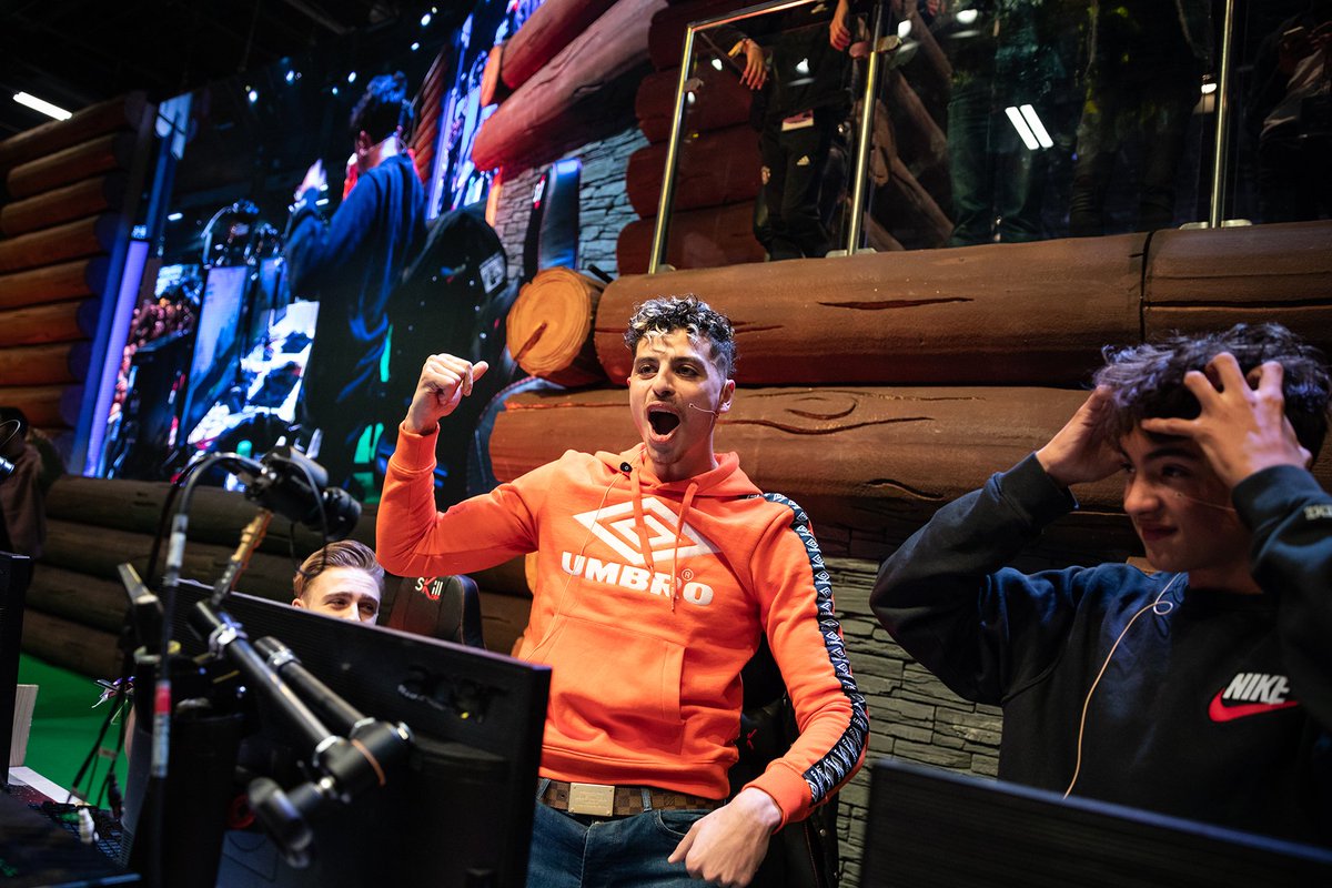 Fortnite Officiel On Twitter On Tient Notre Deuxieme - on tient notre deuxieme finaliste l equipe de teekzi l a emporte 4 a 0 contre la team robi ow la finale du lama d or aura !   lieu mardi sur le stand