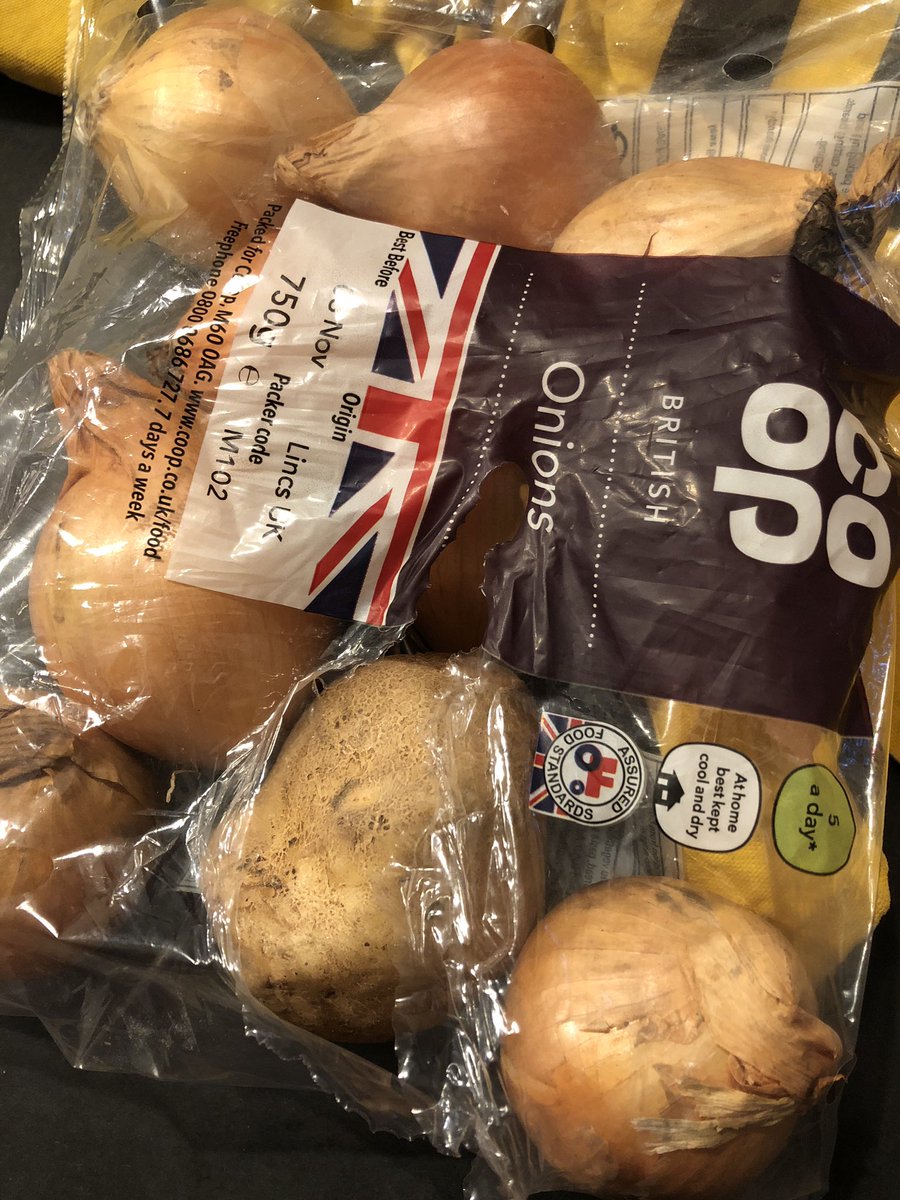 cms9090's tweet photo. @coopuk Look what we found in a bag of onions bought today.... a potato!!! Know your onions 😂😂 https://t.co/a2dIHWhgSb