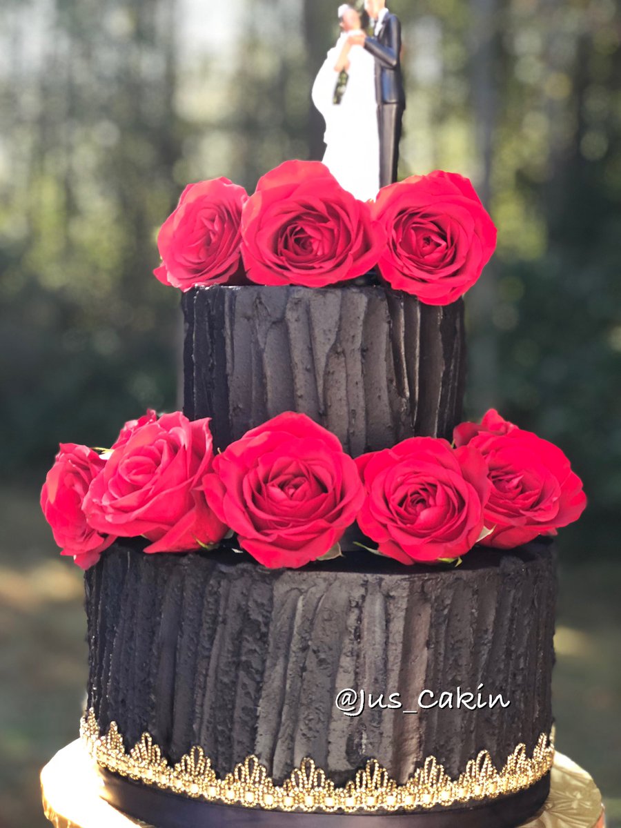 Something Black on a Wedding Wednesday... #weddingwednesday #juscakinbakery #cakedesigner #bridestyle #weddingstyle #weddingblanning #allblack #blackweddingcake #weddingcake #cake #luxelife #luxewedding #luxeweddingcakes #caketasting #atlantacakes #cakesatlanta #atlcakes