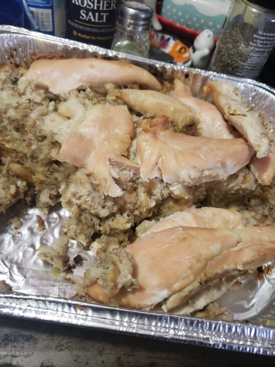 Jessekane16's tweet photo. @GordonRamsay what do you think about my mom's homemade stuffing with chicken on top? https://t.co/zD7oO8wxLL