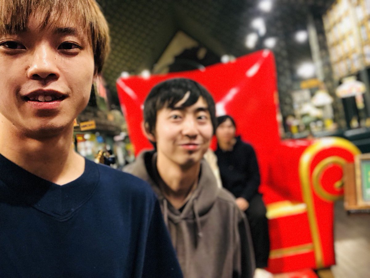 オレマカkta この前の函館営業 函館に行くたびにラッピへ行っちゃう 今回なんて２回も 笑 オムライスとチャイチキバーガーいただきあした バッチグーウマ Tシャツは ４色持ってます またすぐ行きたいなぁと思うばかりです ラッキーピエロ31周年