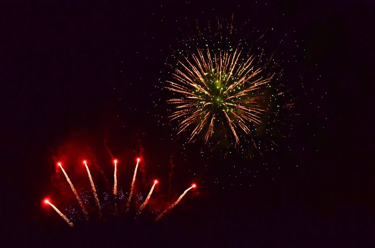 NKSPhotography's tweet photo. @LEGOLANDWindsor #fireworks #windsor #amazing #show #lego #legoland #photographer #photography https://t.co/rqvCyAny04