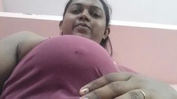 Kavya82530976's tweet photo. Am so hot now who want lick my jussy boobs https://t.co/3hQJAxO3Ja