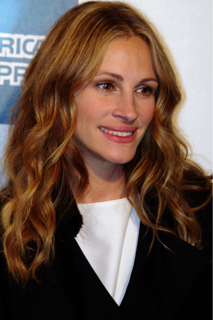 Happy birthday rom-com queen, Julia Roberts! 