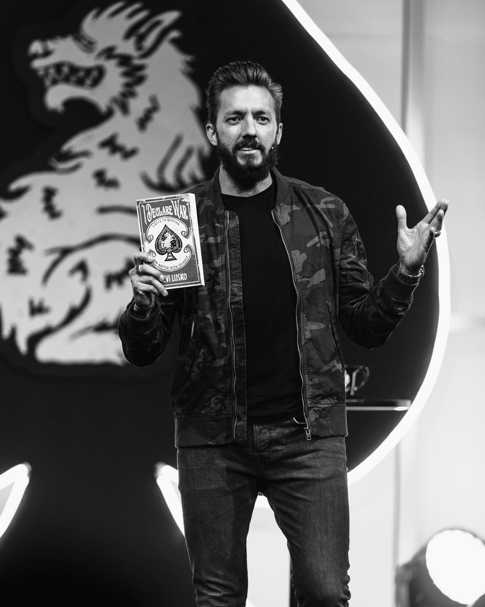 freshlife's tweet photo. “You can change the way you feel, by changing the way you think” | Pastor @levilusko preachin’ GOOD this weekend talking all about the power of your thoughts | #ThinkLikeAWolf #IDeclareWarBook https://t.co/0HIsACUQ3Q