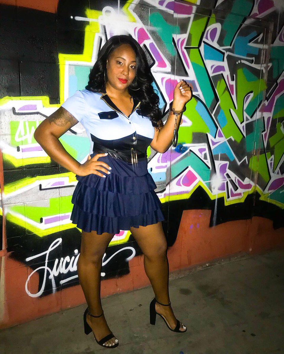 withlovefromree's tweet photo. π£ ALEXA, play Mrs. Officer. π
β’
#halloween2018 #boughtthisish20minbeforetheparty #lastminuteaf https://t.co/tuK5UdxZ9F