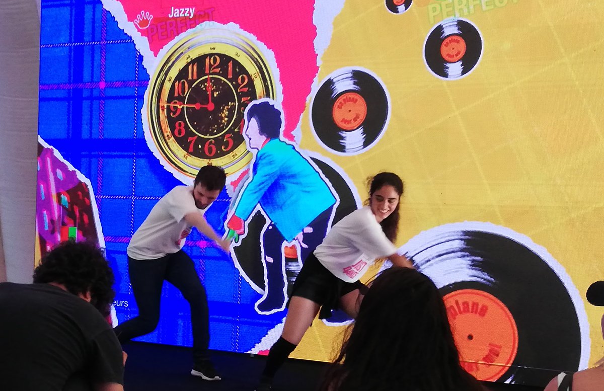 UbisoftLatam's tweet photo. ¿Reconocen la canción por la pantalla detrás de Luciana y Franco? 🤔 #ArgGameShowForMe #JDWC2019 https://t.co/jM24GDmW1x