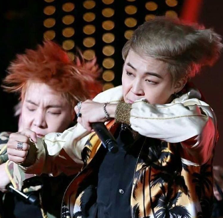 logoha14's tweet photo. Стоп кадры это мать его интересная и пугающая вещь
#BTS https://t.co/M83ekpXr0X