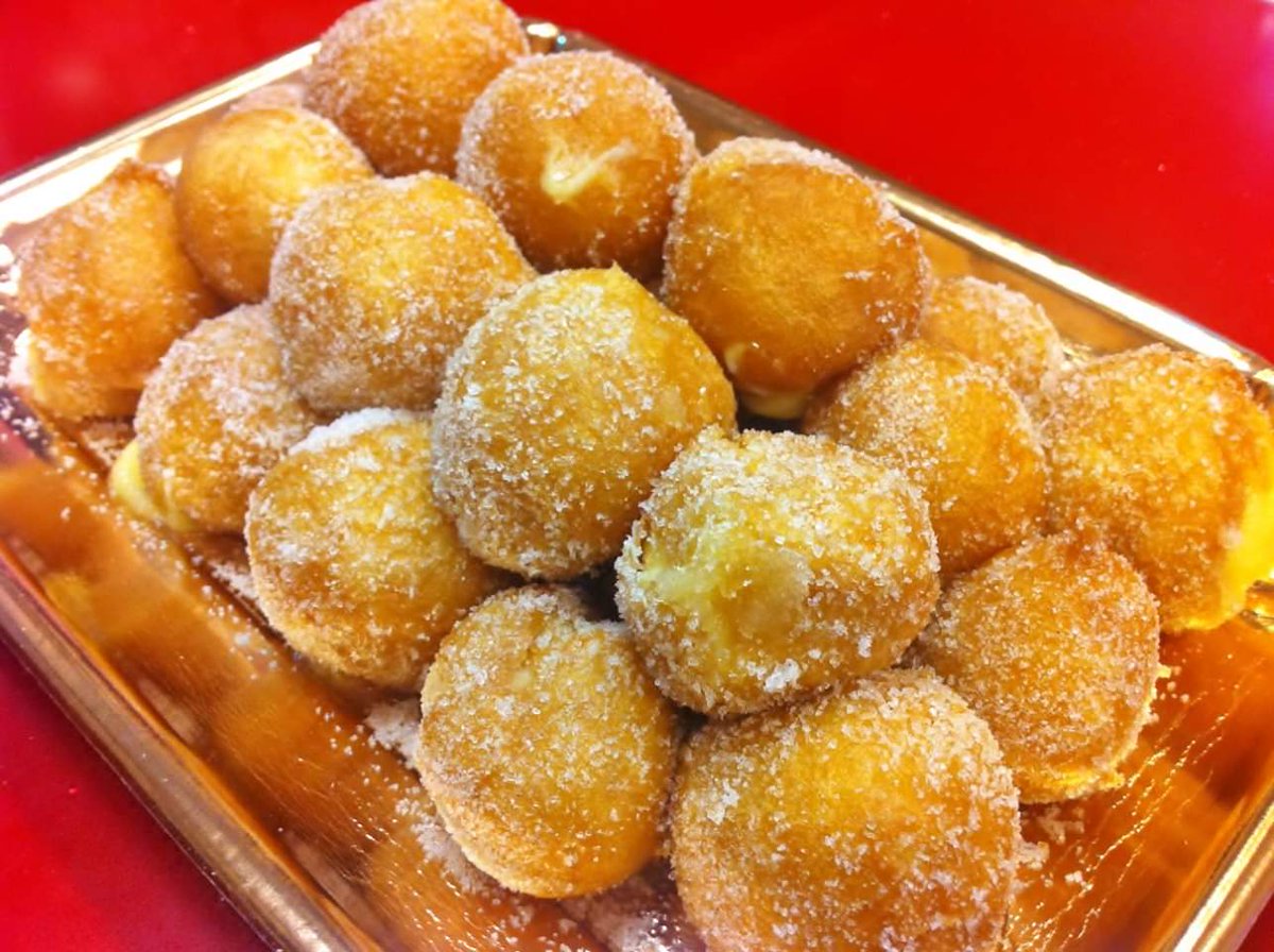 Endulzando esta tarde de mucho frio ❄❄ en #Leonesp con #buñuelos en @Confitasturias #FeliztardeDomingo #dulcetradicional