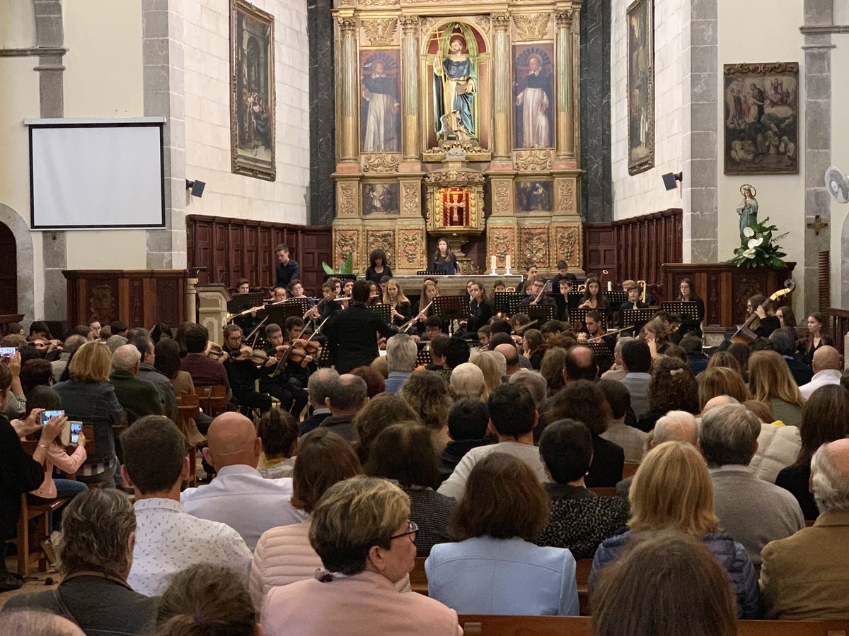 JoveOrqRotaria's tweet photo. Fantàstic concert avui dematía @incaciutat dins #FiresInca2018 #firesinca18 #FiresInca Enhorabona a tots els@joves músics i els seus directors #JoseMariaMoreno i @BernatQuetglas i graciès a @incaciutat https://t.co/71oEtGXt4z