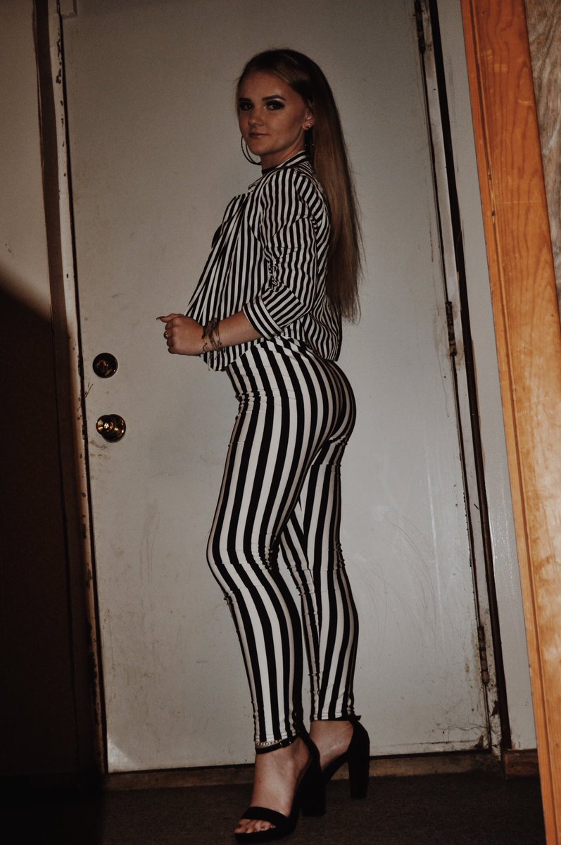 sarahmcleod_'s tweet photo. don’t say Beetlejuice 3 times 🤫 #Halloweekend https://t.co/rN1Y0ArBxr