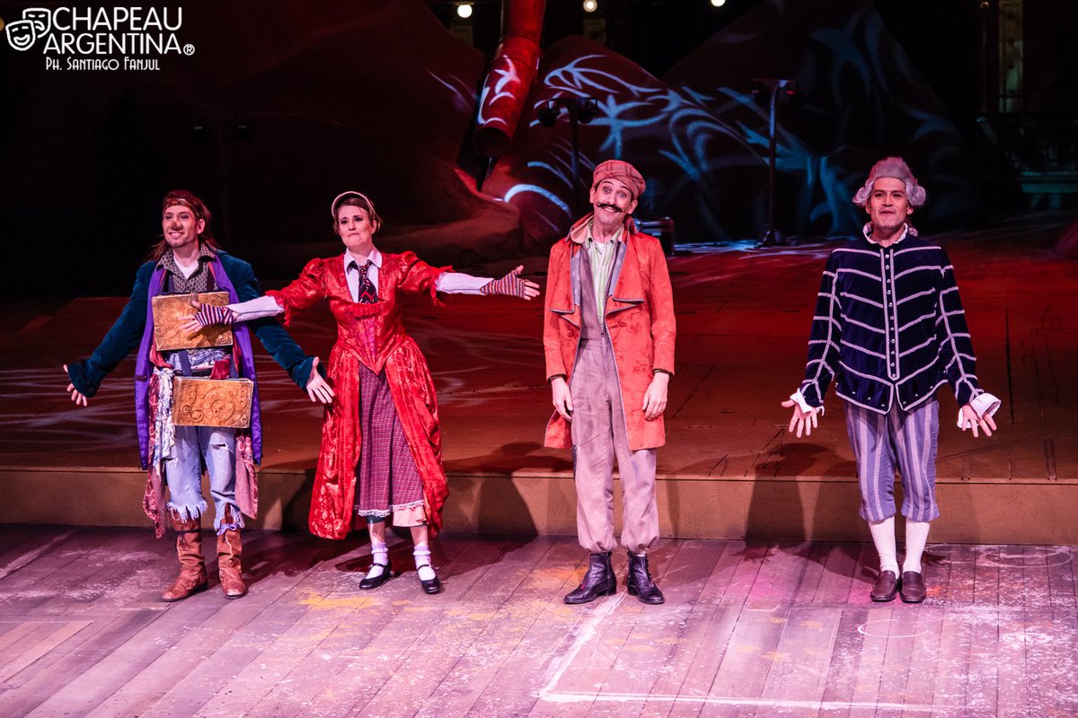 #Teatro #UnViajeSinFin en @cervantestna Reseña y fotos <a href="/elsantoweb4/">Santiago Fanjul</a> para <a href="/ChapeauOk/">Chapeau Argentina ®</a> RT <a href="/atantanian/">Alejandro Tantanian</a> --> facebook.com/media/set/?set…