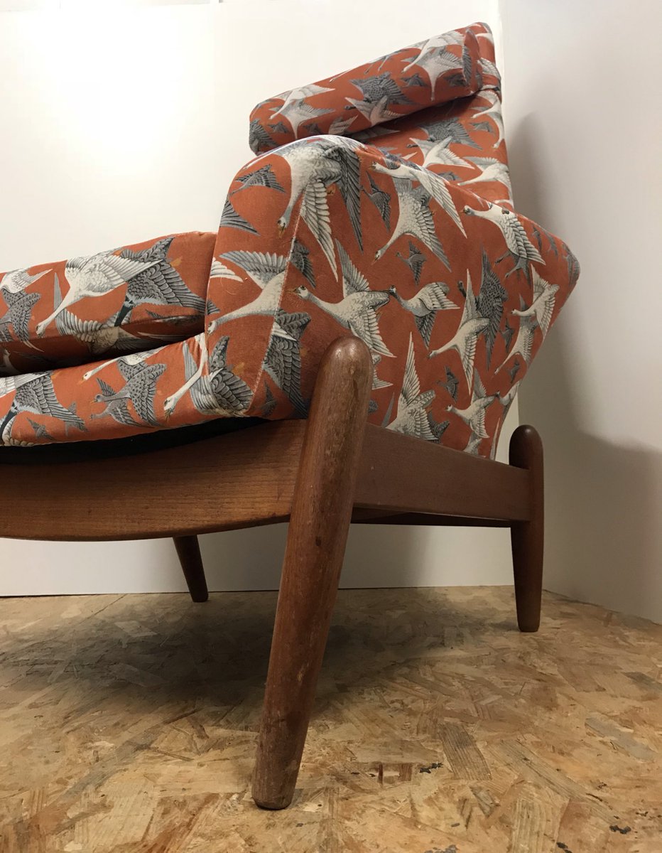 loosebuttonup's tweet photo. Finished up on this lovely retro armchair yesterday, a recover for Matt @DGavinDesign - now sitting pretty with this ‘wild geese’ velvet from @gpjbaker. Dramatically different from the old one!
//
#mulberryfabrics #mulberryhome #chairsmadenew #vintagechairs #statementchairs https://t.co/vyD5oh2qzQ