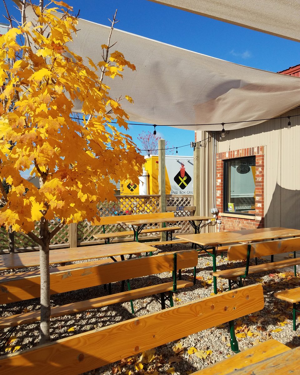 Giesenbrau's tweet photo. Sundays are for German bier and @medboxgrill in the biergarten. And what a gorgeous Sunday, it is. Get here! #MNBeer #MNCraftBeer #Giesenbräu #BierTogether #Biergarten #DonerKebab https://t.co/1ptVJPrgXb