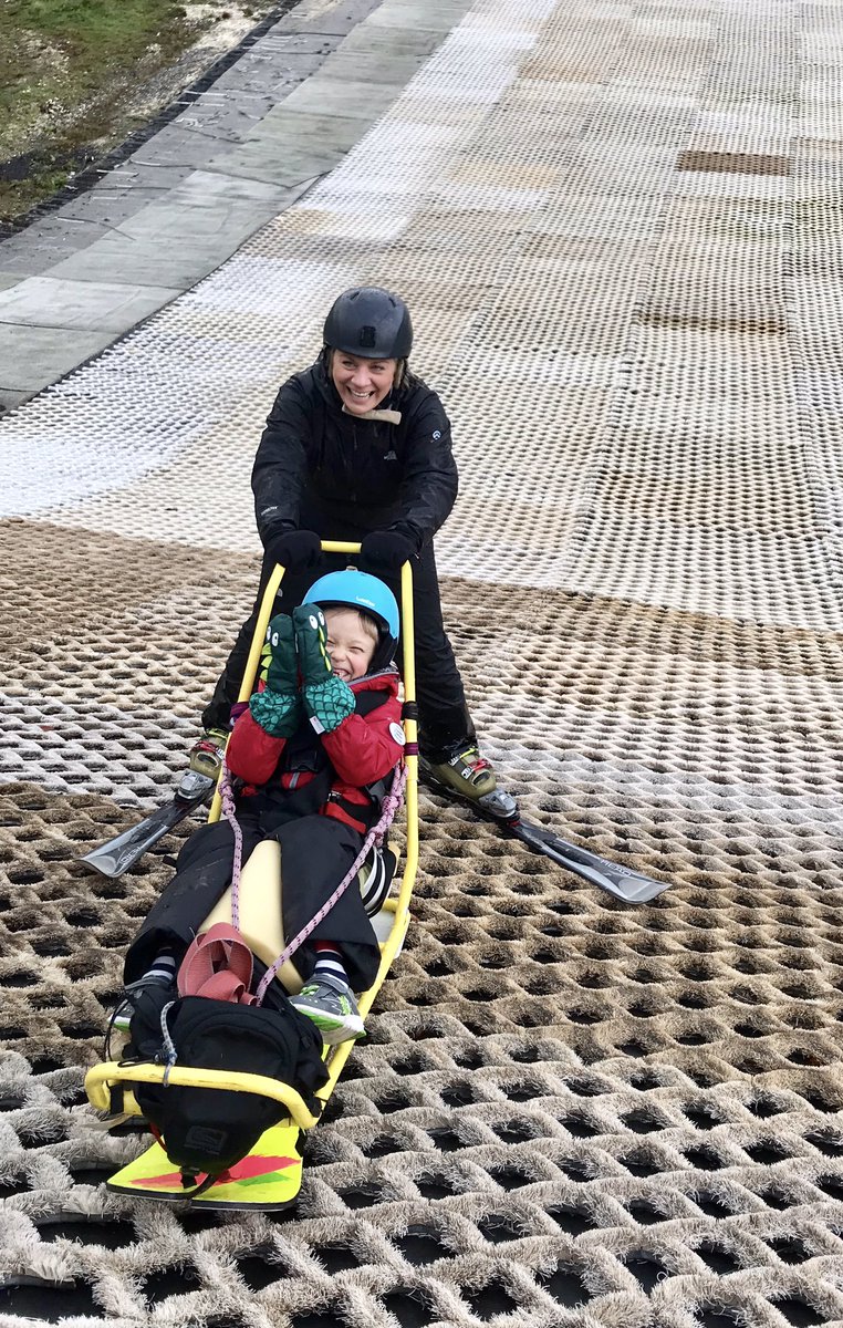 Had my 1st session in a #sitski with <a href="/DSUKsoutheastg1/">DSUKSouthEastGroup</a> today <a href="/chathamski/">CHATHAM SNOWSPORTS  CENTRE</a> and it was AWESOME! Huge thanks to Kim for letting me go super fast!!
