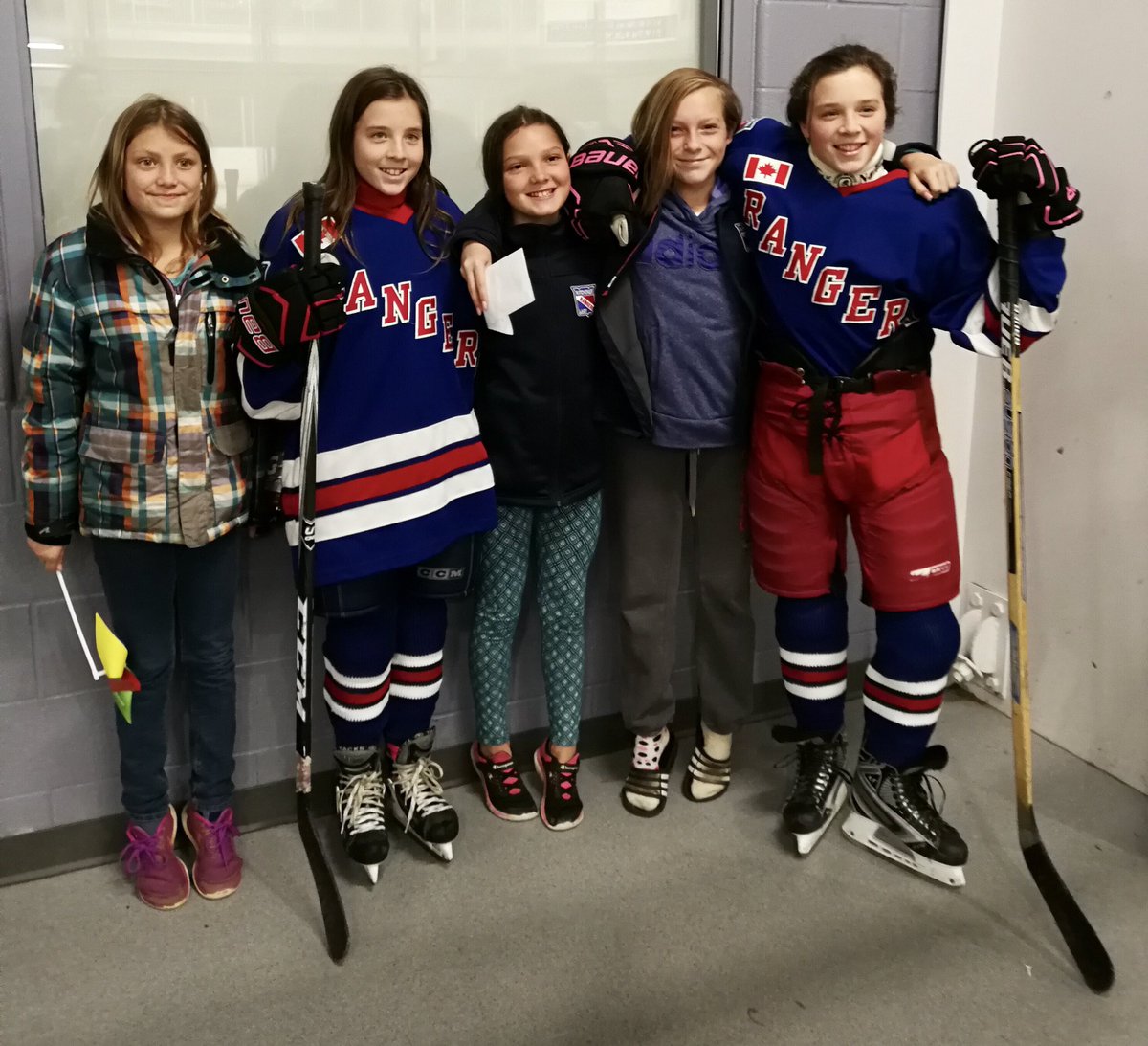 KMHA_All's tweet photo. #UncleHans joining in the fun at #GirlsHockeyDay with the #AtomBlue and #PeeweeWhiteandBlue friends celebrating the sport they love. https://t.co/S3P1RqJGy5