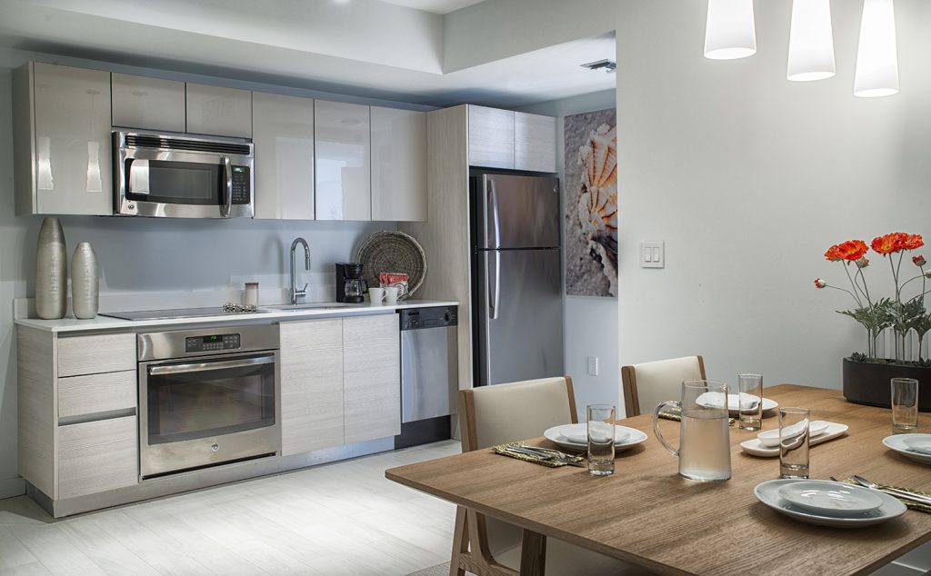 beachwalkfl's tweet photo. Our #VacationRentals include the daily resort fee, weekly housekeeping service, Valet parking, and a guaranteed high floor. Plus we include complimentary beach chairs, towels, and umbrellas, and we offer a courtesy shuttle to our Beach Club. https://t.co/ZaN8xt2c1U #alldayvacay https://t.co/WhdZgitKqW