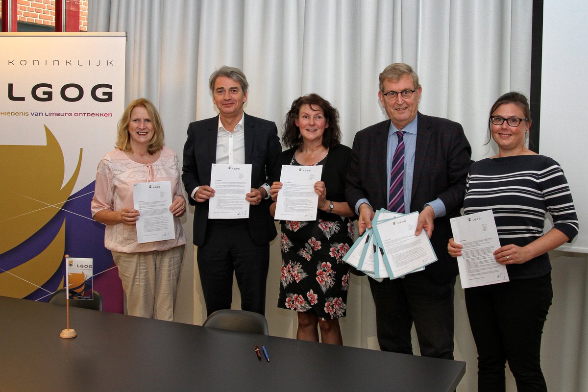 ingridbuchem's tweet photo. Op zaterdag 27 oktober zijn de nieuwe bruikleenovereenkomsten getekend tussen het Koninklijk Limburgs Geschied- en Oudheidkundig Genootschap (LGOG), het Bonnefantenmuseum, Limburgs Museum, Centre Ceramique en Regionaal Historisch Centrum Limburg (RHCL). https://t.co/pCXOiW9bz1