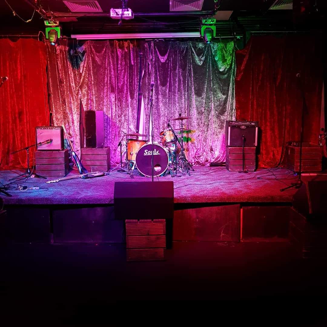 We are going live! Just after our amazing site was published: goredinah.com !!! Check us out!