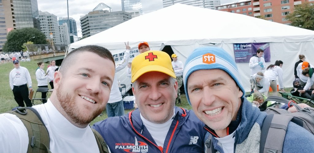 Happy to help save some heatstroke patients today. Picture with two of the best!! #marinecorpsmarathon #strive2protect @johnjardinemd @K_S_Institute @CasaDouglas