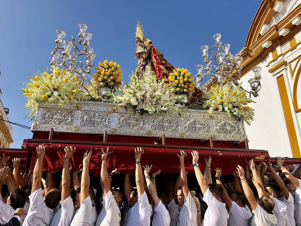 Esta semana, en #adf23, os mostraremos los momento más emotivos de una procesión atípica en Andalucía y en España: la de Santa María Salomé, que fue la madre del Apóstol Santiago. <a href="/AytoBonares/">AytoBonares</a> <a href="/DipuHU/">Diputación de Huelva</a> <a href="/adf23/">adolfo vargas</a> <a href="/canalsur/">CanalSur</a>