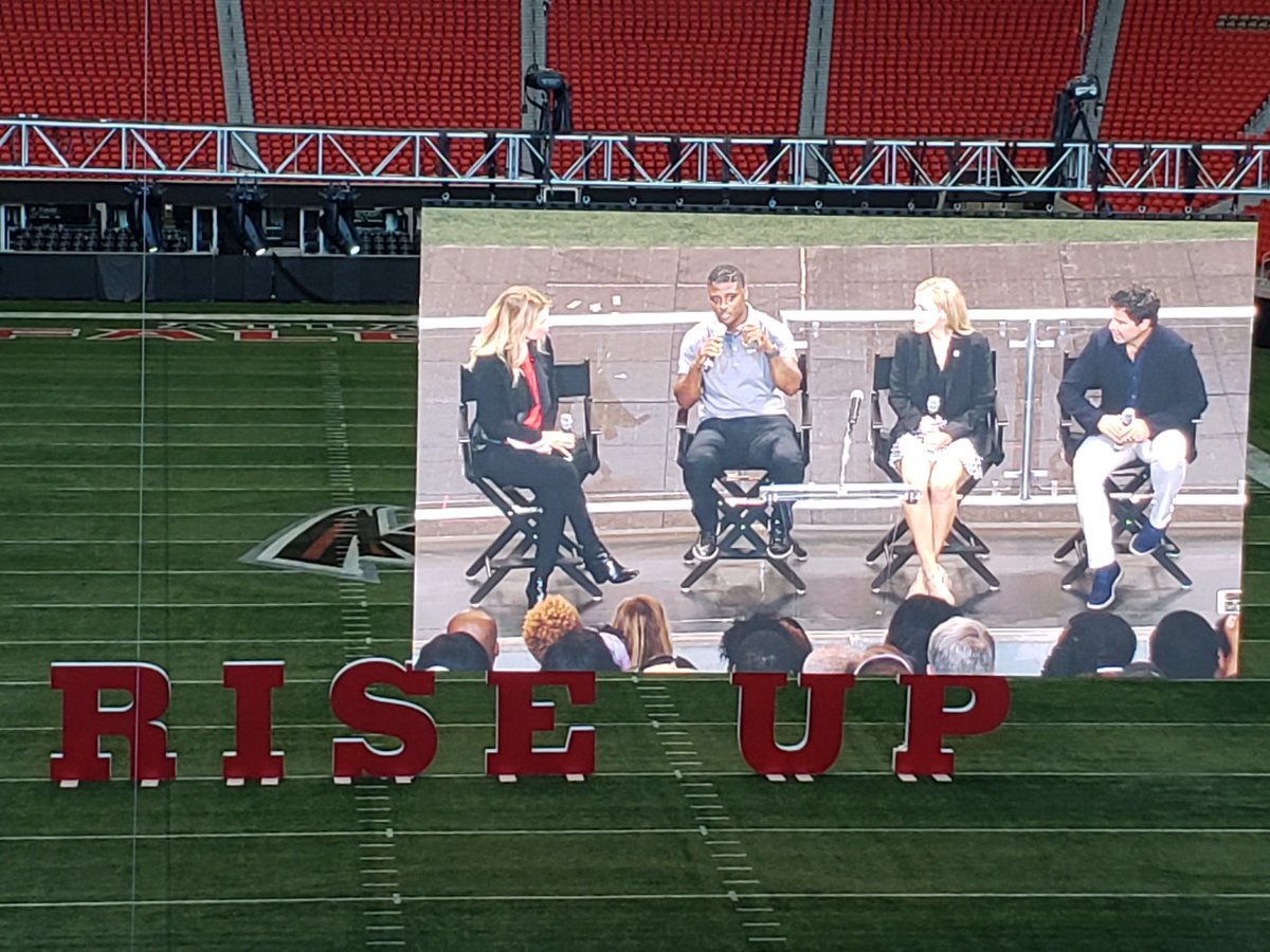 MiscCurt's tweet photo. @atlsuperbowl53 

#TeamATL 

Panel Time! https://t.co/Iw5980IWnc