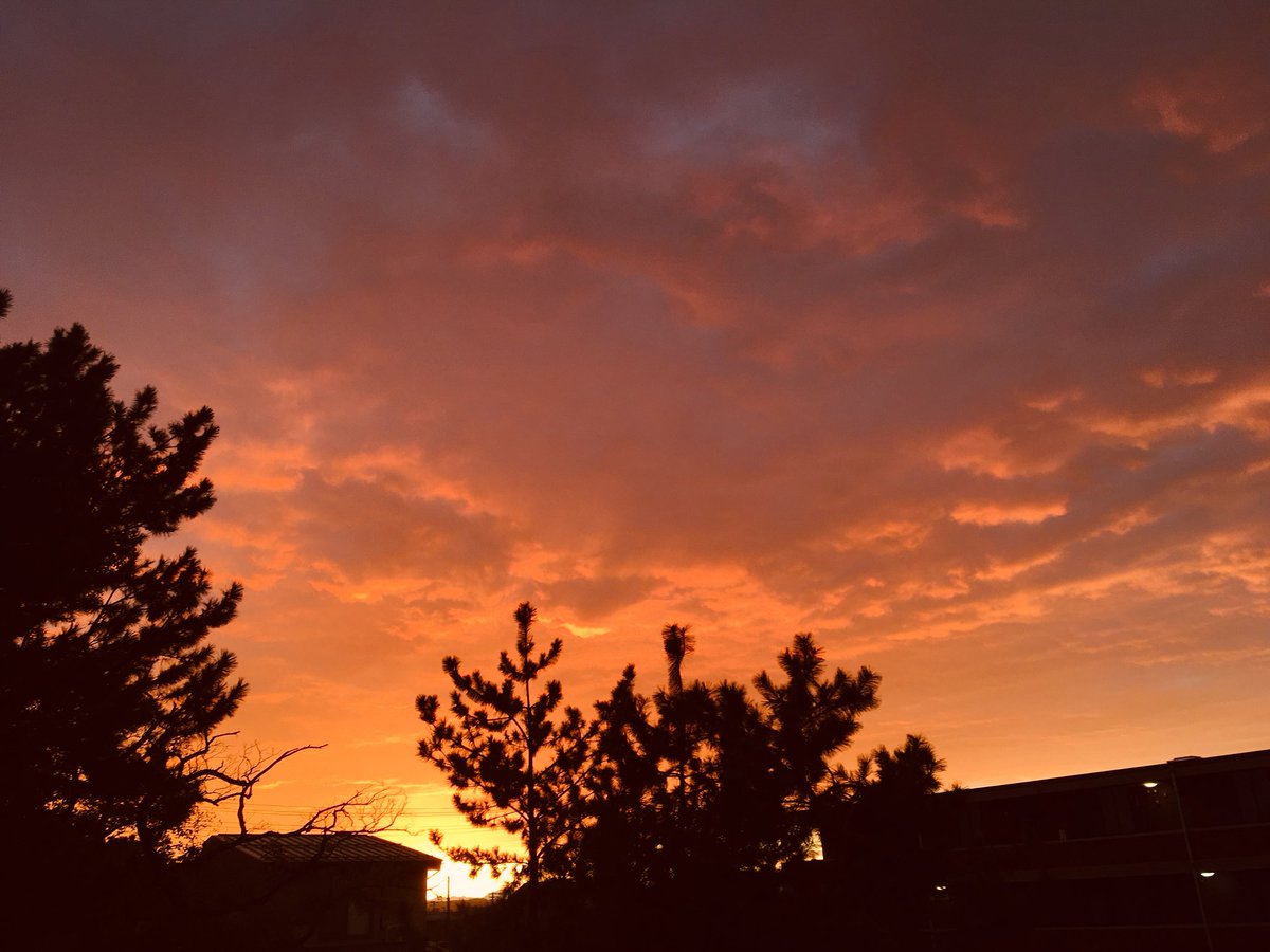 ふるとん Leo G 朱染まり 暁の先に 朝焼け 暁の空 空 雲 Morningglow Redsky ファインダー越しの私の世界 綺麗な景色 癒される風景 Brilliant Photography Beautiful Japan Iphonephotography T Co Gcuz1fzrwm