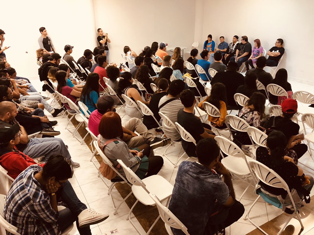 comicconpan's tweet photo. Ya empezaron los paneles del domingo. No te los pierdas y entra a tiempo! #ComicConPanama2018 #CCPAN https://t.co/YN4KTfJ4f4