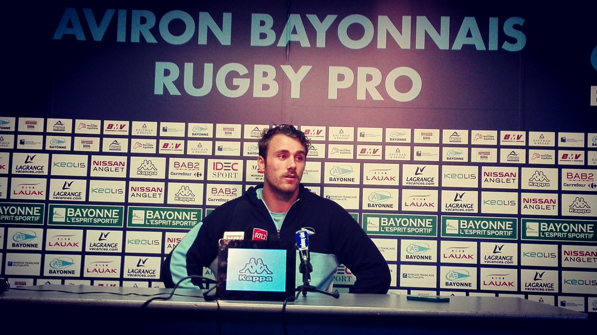 HTMedia3's tweet image. 🔵 Ap. #ABSAXV 🔵

1. Baptiste Héguy : « Forcément ça fait plaisir d'inscrire mon premier doublé en pro »

2.Rémy Baget 😁

3. Joël Rey : « Héguy a un profil à la Harinordoquy [sauteur - plaqueur]. Préparez les autocollants à son effigie »

#Rugby #ProD2 #TeamAB