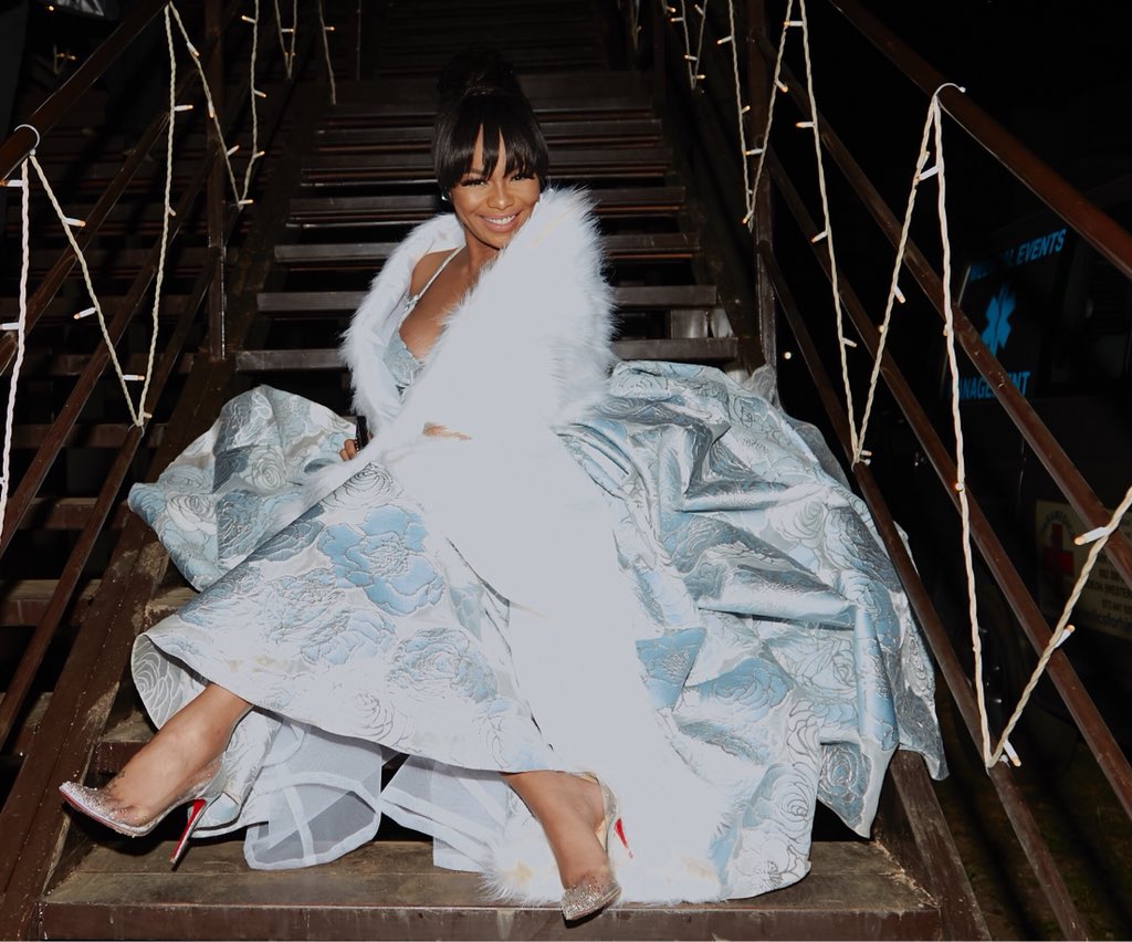 CSAglobal_'s tweet photo. Congratulations to our Queen B! Last night @bonang_m became the first-ever recipient of the #5ForChangeMaker award in recognition for her philanthropy and activism! 

Your #CSAfamily is so proud of you Mo'gel!

Images by Thembo Mo.
#CSAglobal https://t.co/XtBLRzFMIk