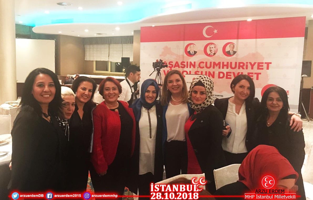 arzuerdemtc's tweet photo. İstanbul il Başkanlığımızın düzenlemiş olduğu #29Ekim #CumhuriyetBayramı gecesinde İstanbul Kadın Kollarından Başkanlarımızla birlikteyiz..

Yaşasın Cumhuriyet, Var Olsun Devlet. https://t.co/EntnadDBHI