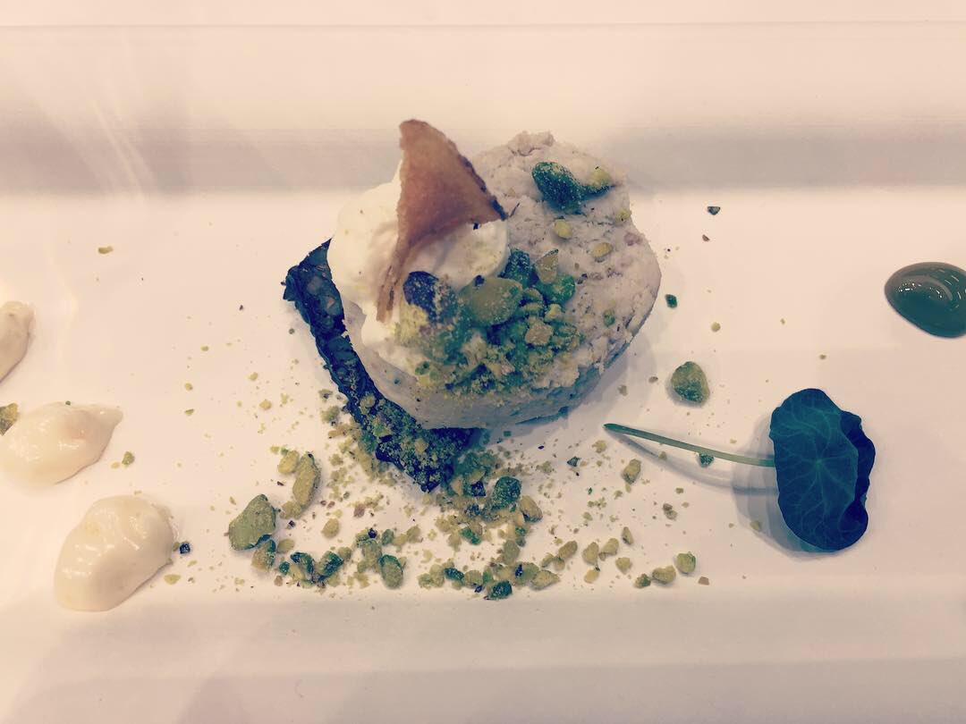 mshelsinki's tweet photo. Have you tried fine dining with strangers? 💛 @atriasuomi Wine &amp; Food Tasting Menu with #Riesling from #Germany #SouthAfrica #France and Holiday Red🍷 from #Chile 🎉 #Viini #Ruoka #HyväElämä @messukeskus https://t.co/gj2p3R99pv