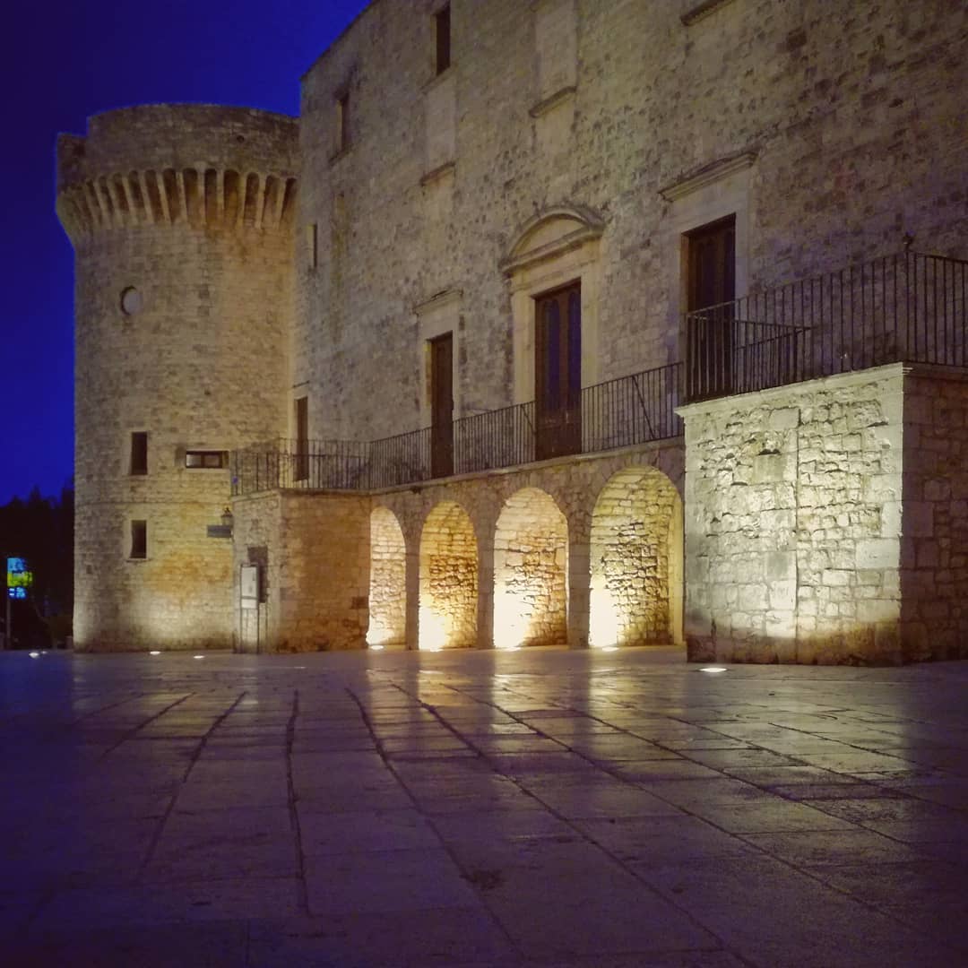 Night lights over the Castle of Conversano, a charming stroll around the old town piazza. #WeAreinPuglia rpu.gl/g4CCi 📷 Instagram@ giuromanazzi