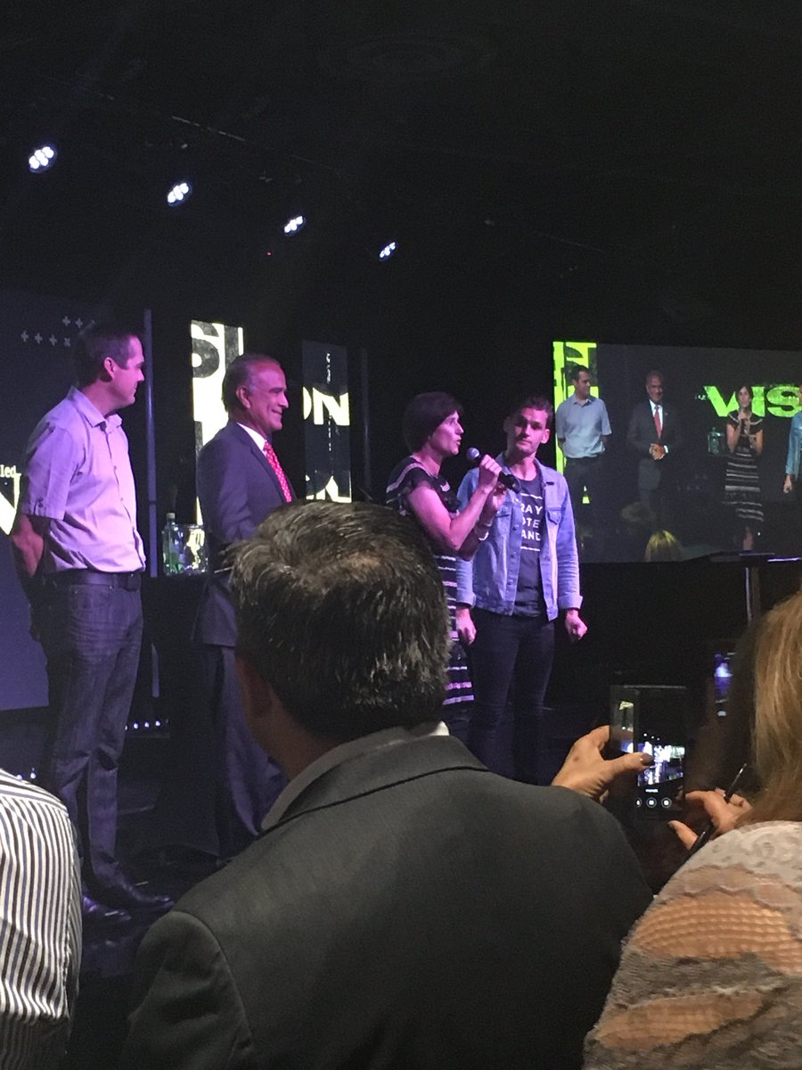 dmrichards88's tweet photo. Congresswoman @MimiWaltersCA signing the #ValuesBus at Influence Church in Anaheim, CA! #GOTV #Election2018 #CD45 https://t.co/XEiAQ8Dg0l
