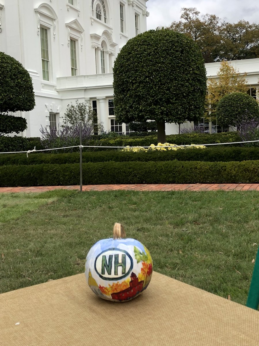 CurtNtto's tweet photo. New Hampshire’s pumpkin for White House Halloween Party for kids. #StatePumpkins https://t.co/CS0vxslEjt