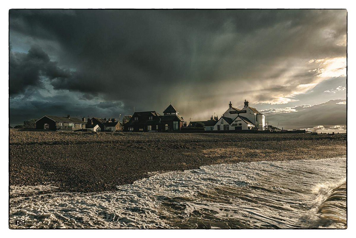 Sky over Neppie #whitstable #beach #coast #landscape #neppie #theoldneptune #pubonthebeach #photography <a href="/WhitstableLive/">Whitstable Live</a> <a href="/ifootpathuk/">iFootpath Super Walking Guides</a> <a href="/wowhitstable/">Whats On Whitstable</a> <a href="/OldNeptune/">Old Neptune</a>