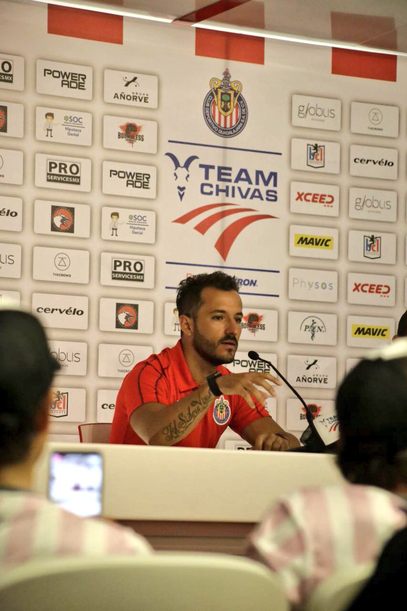 TeamChivasTri's tweet photo. 🎙”Es un orgullo ser representantes en Mexico y en el mundo de estos colores”, @juanCarlosVFS 🔴⚪️🔵 https://t.co/R7NSHFynNM