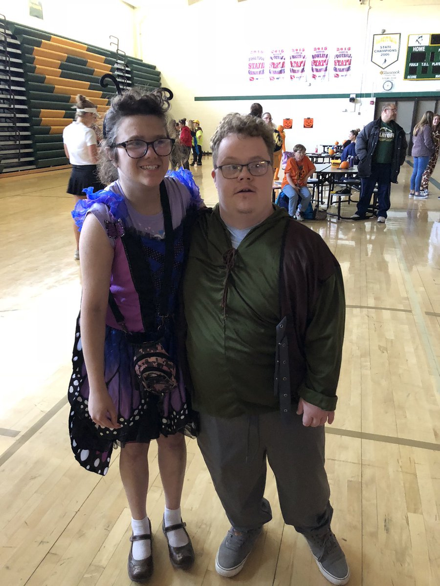DowlingBest's tweet photo. Best Buddies had a blast getting sppoky at Hoover Halloween today!! thanks to everyone who came 🎃👻❗️ https://t.co/dKptNF1Yrk