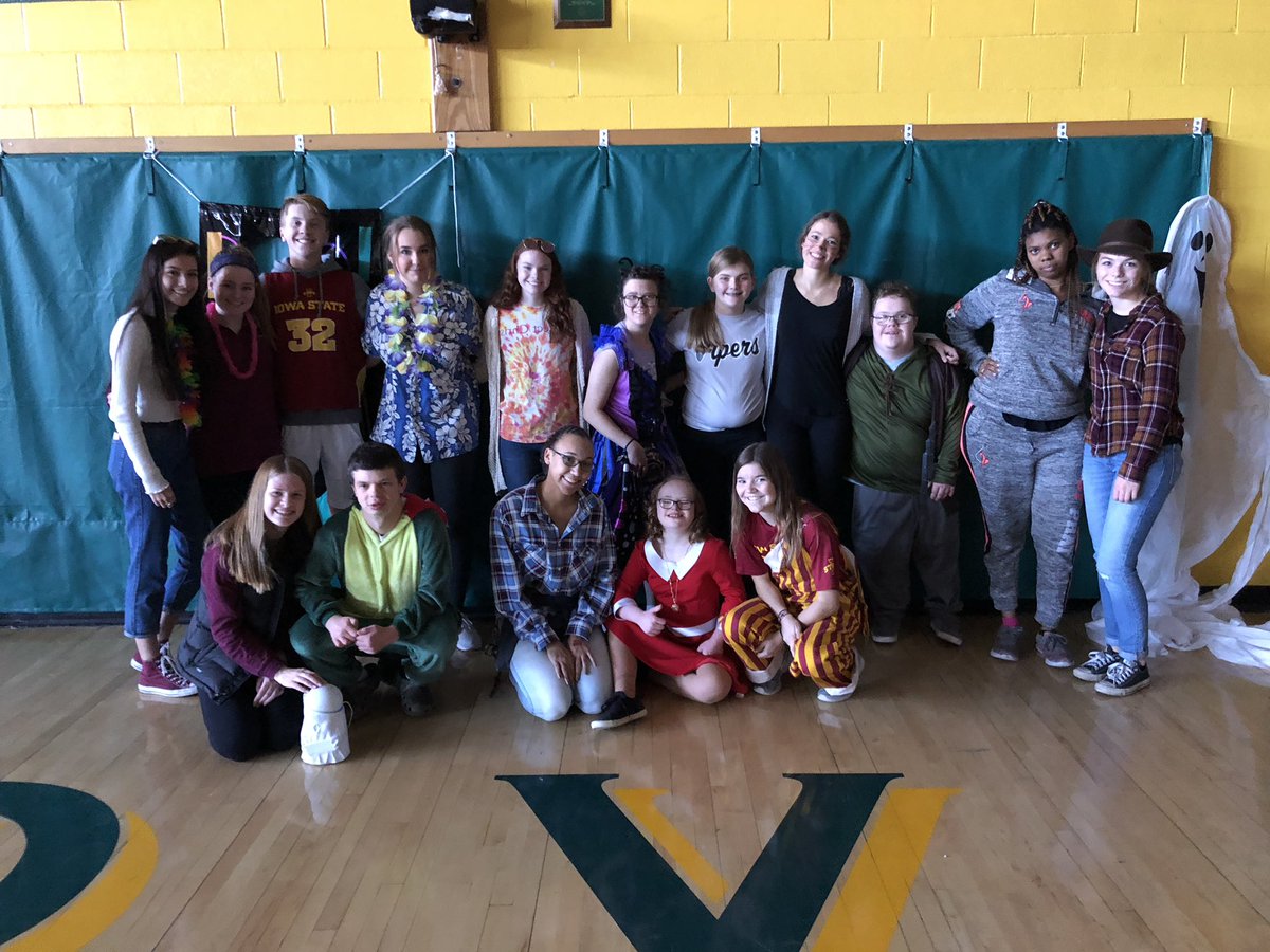 DowlingBest's tweet photo. Best Buddies had a blast getting sppoky at Hoover Halloween today!! thanks to everyone who came 🎃👻❗️ https://t.co/dKptNF1Yrk
