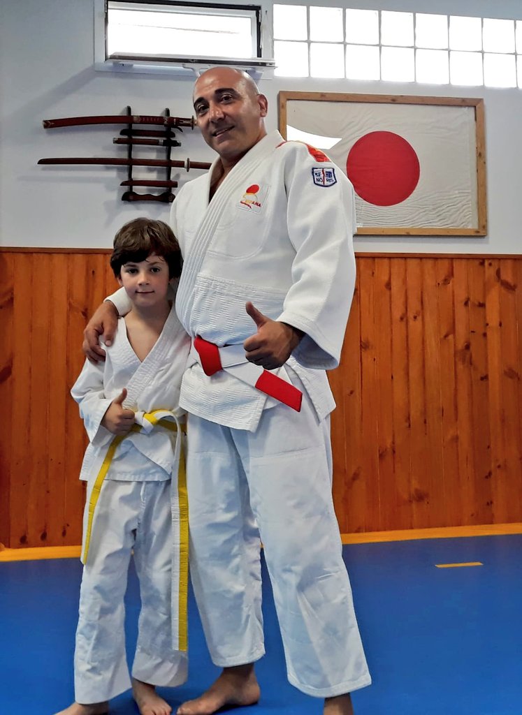 jaicarnicero's tweet photo. 🥋 Hoy es el #DíaDelJudo, un deporte fundado por el Dr. Jigoro Kano, nacido el 28 de octubre de 1860.
Mi reconocimiento y felicitación a @InokumaJudoGu y #Aylu, dos grandes epicentros de este deporte en #Guadalajara.
¡Tengo a mi judoca favorito!
#CiudadEuropeaDeporte2018 🇪🇺 https://t.co/GNdtTvo2La