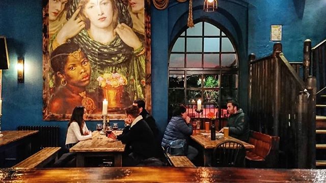 Sunday's are made to have a drink and chill 
#sunday #relaxsunday #drink #drinklocal #bristol247 #bristol #bristoldrinks #cosy #SteamBristol #Pub ift.tt/2JlM1AQ