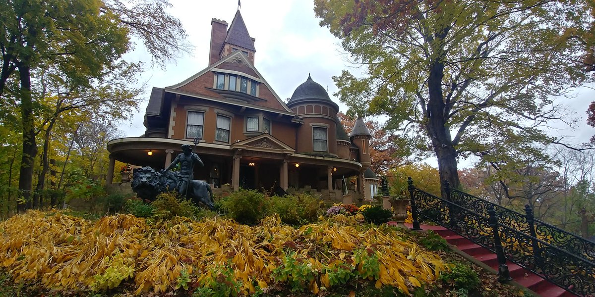 KHnmathers's tweet photo. Absolutely breathtaking! ❤ #havencrestcastle in #savannail didn't disappoint! I highly recommend a tour!! https://t.co/Es0IvGjd0R https://t.co/TGZVvRxbtn